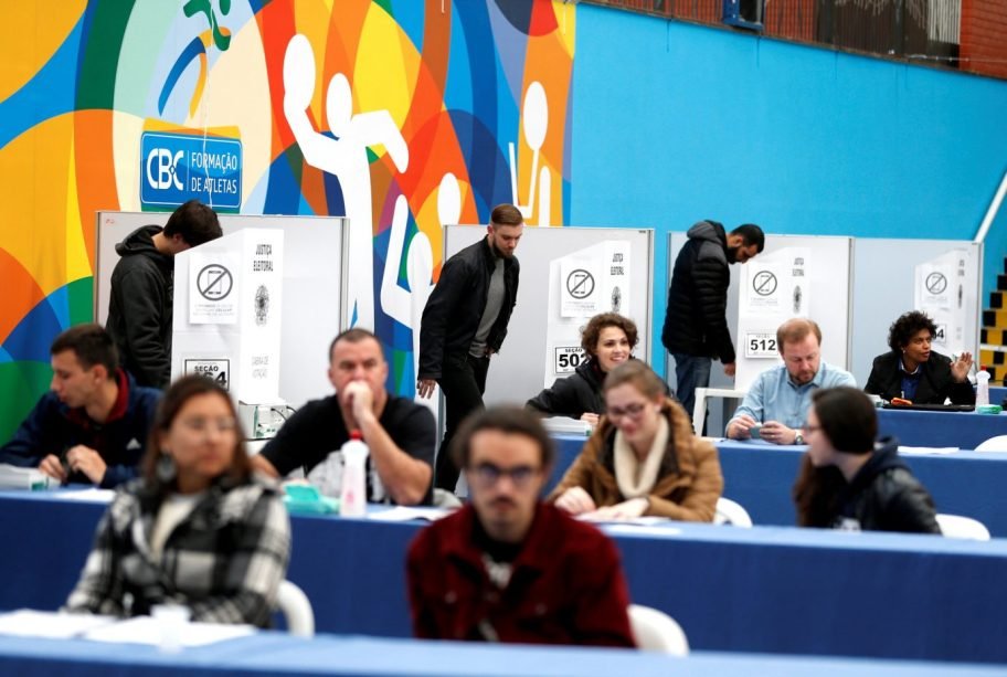 Brasileiros votam em Curitiba, dia 7/10/2018