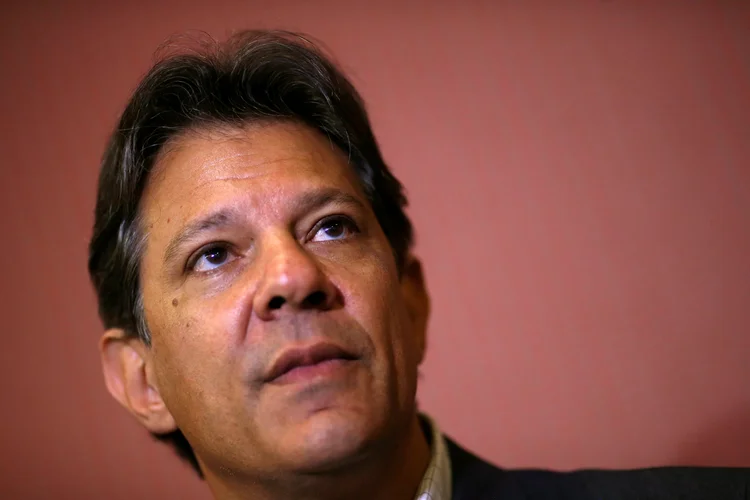 Haddad: o petista propõe a isenção do Imposto de Renda para pessoas com renda até cinco salários mínimos (Adriano Machado/Reuters)