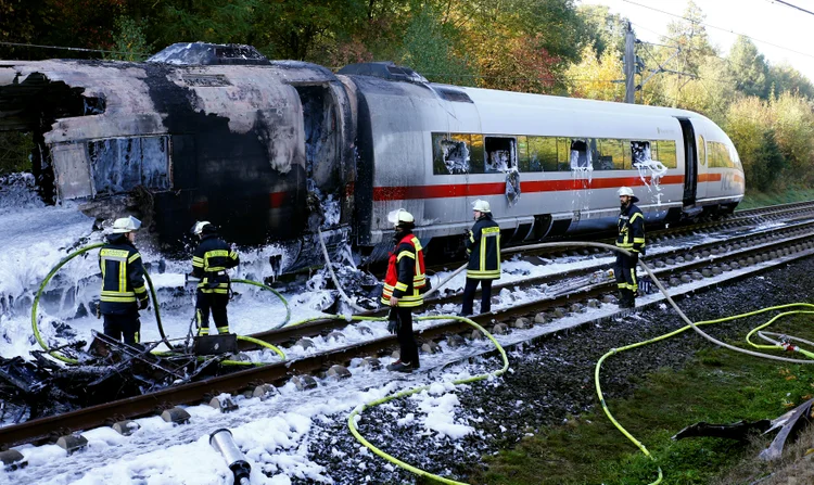 Trem de alta velocidade pega fogo na Alemanha (Wolfgang Rattay/Reuters)