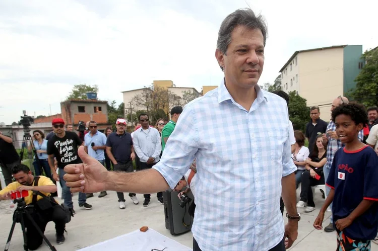 Haddad: "Vinte e ointo anos deputado federal, alguém me diz aqui uma única conquista do Bolsonaro" (Amanda Perobelli/Reuters)