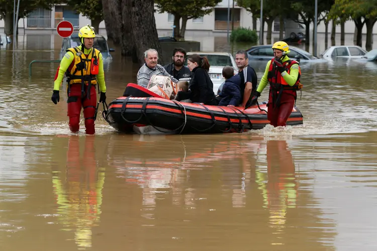 França: cerca de 13 pessoas morreram e uma está desaparecida (/Jean-Paul Pelissier/Reuters)