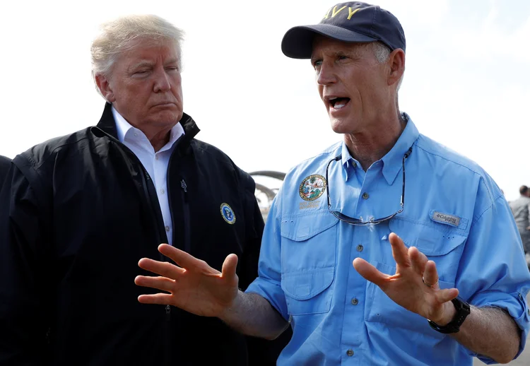 Trump: os socorristas criaram centros de distribuição de água e alimentos no dia seguinte ao desastre (Kevin Lamarque/Reuters)