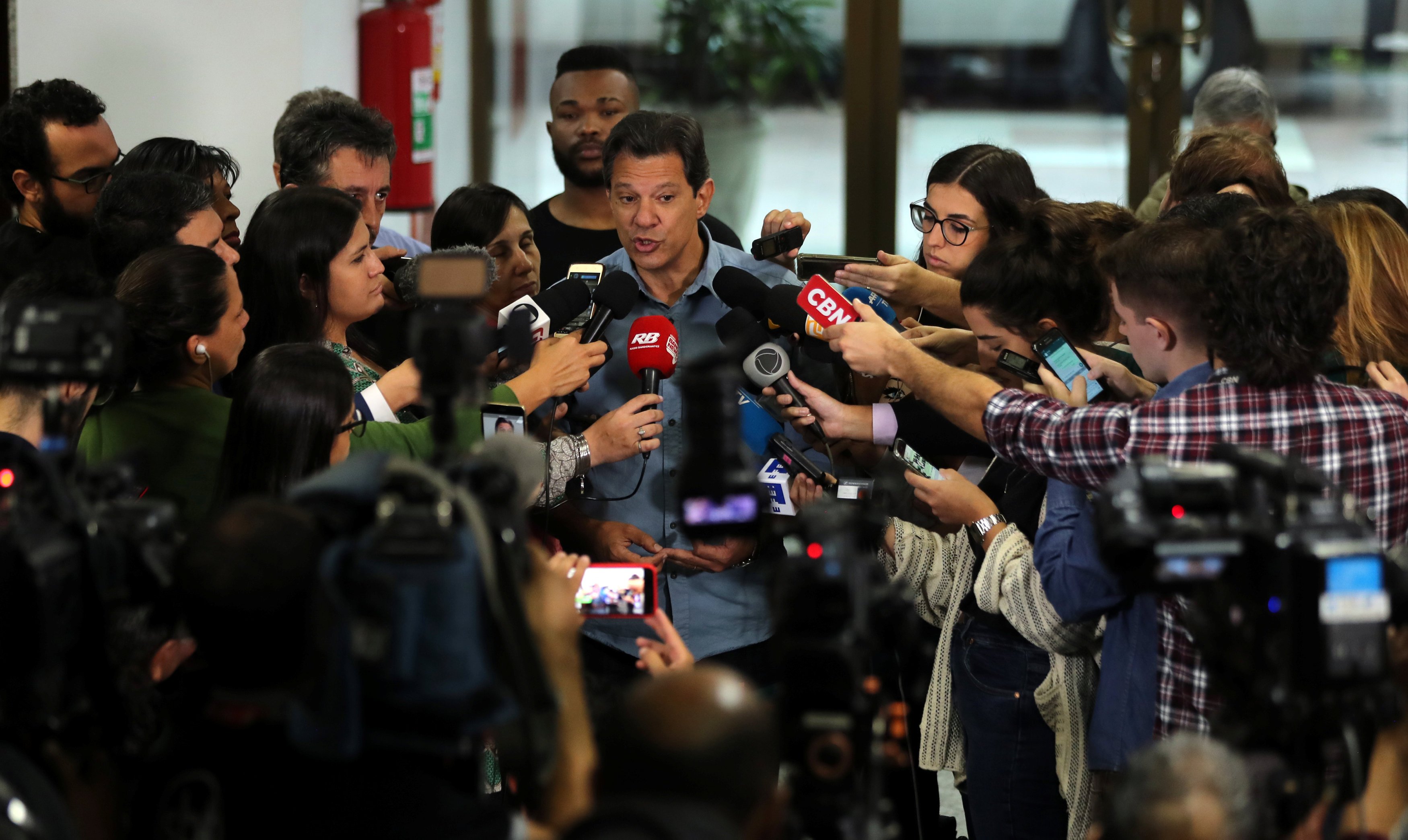 "Coisa meio acalorada, ele é meu amigo", diz Haddad sobre Cid Gomes