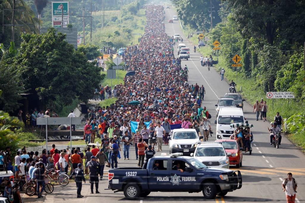Crise na fronteira americana: 7 mil imigrantes vs. 5 mil militares