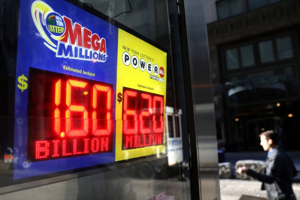 Loteria: Powerball, dos EUA, acumula mais de R$ 4 bilhões em prêmio (Mike Segar/Reuters)