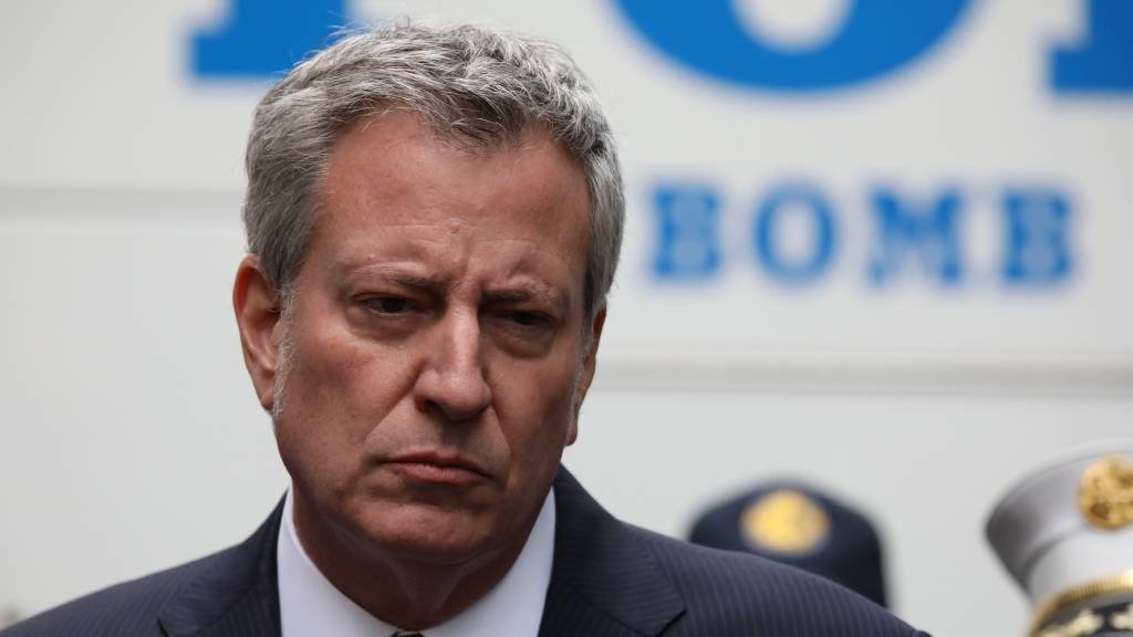 Blasio: o prefeito de Nova York afirmou que foi um ato de terror, que tenta minar a liberdade de veículos de imprensa (Kevin Coombs/Reuters)