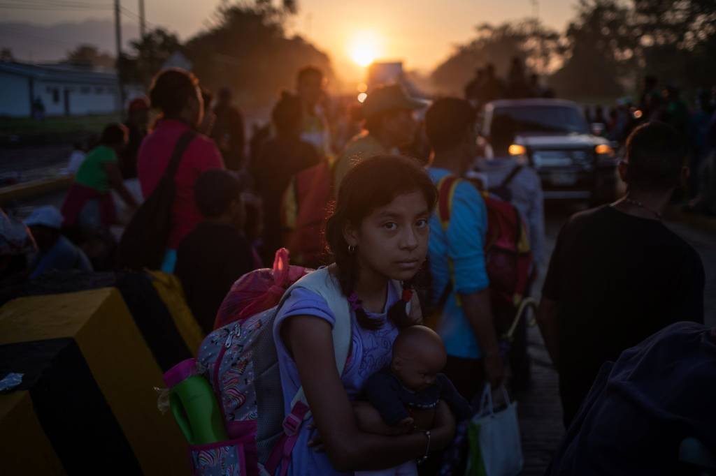 Para deter imigrantes, EUA enviam soldados à fronteira com o México