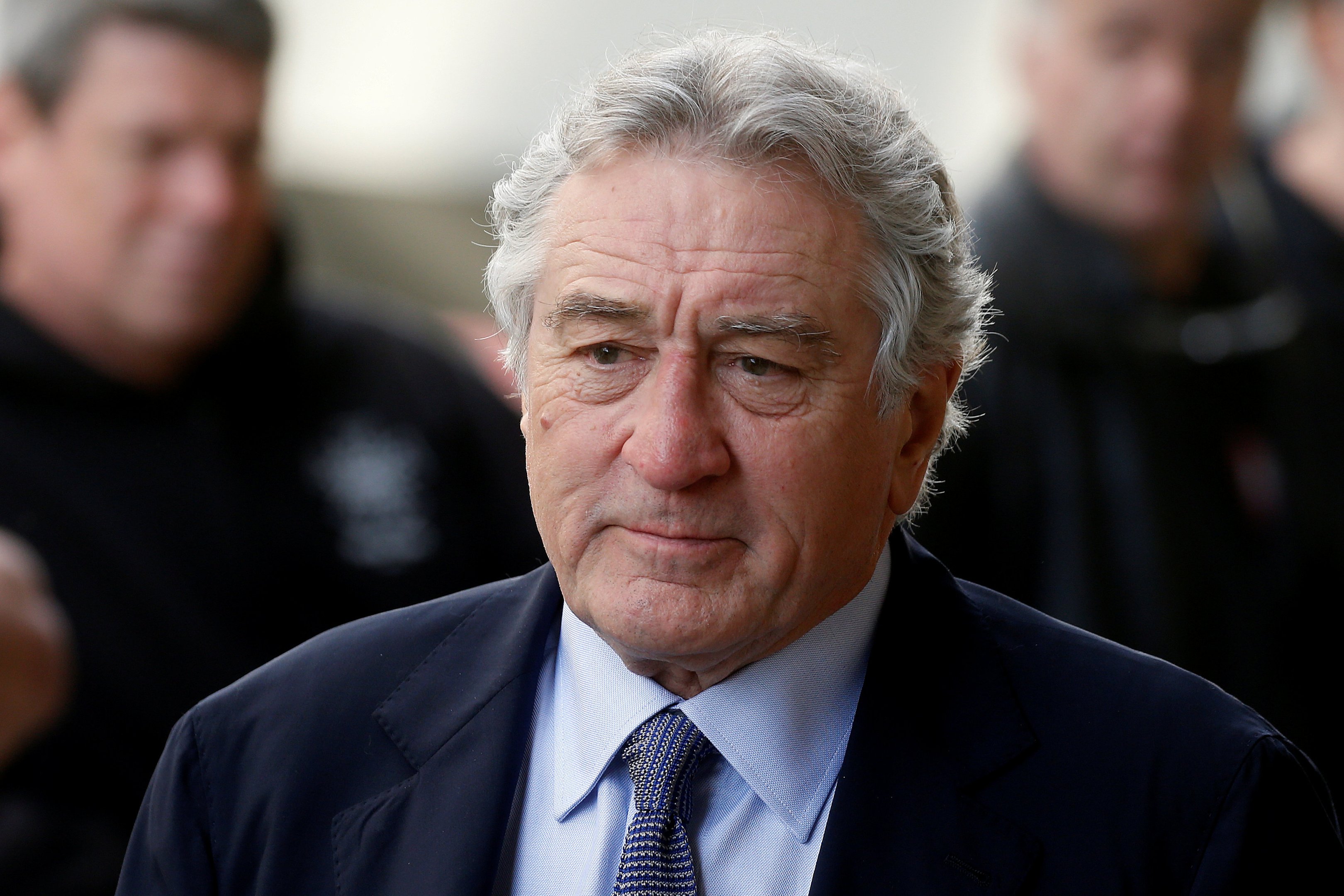 Mulher tenta roubar presentes de Robert De Niro e vai presa; entenda