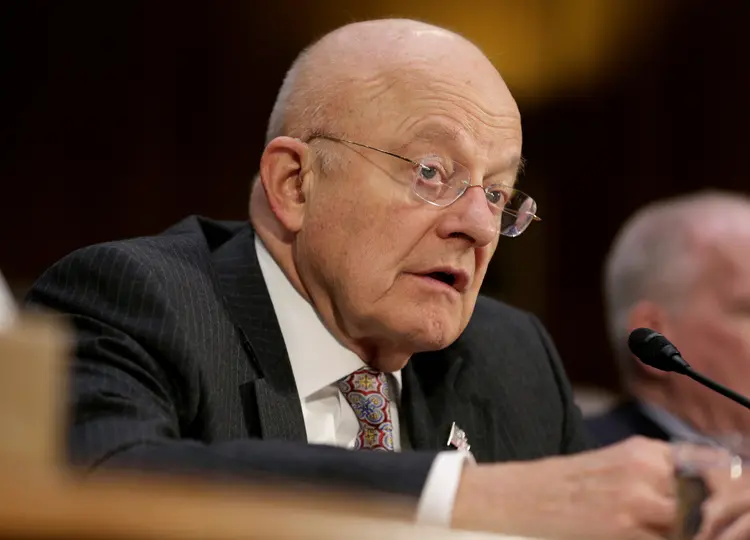 Ex-diretor nacional de Inteligência dos EUA, James Clapper, recebe pacote suspeito (Joshua Roberts/Reuters)