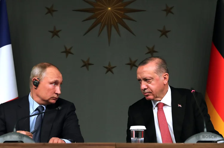 Presidente da Rússia, Vladimir Putin, e o presidente da Turquia, Tayyip Erdogan  (Cem Oksuz/Reuters)