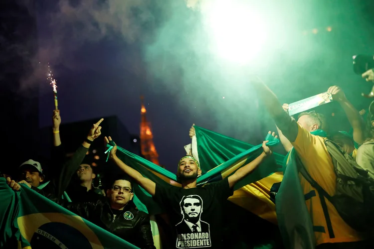 Imagem de manifestação: a vitória de Jair Bolsonaro é destaque na imprensa internacional (Nacho Doce/Reuters)