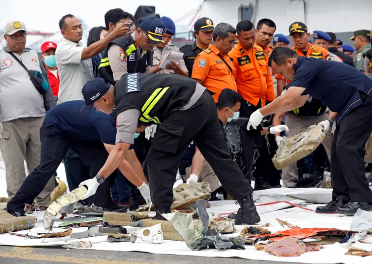 Indonésia: avião 737 MAX da Boeing caiu na semana passada matando todas as 189 pessoas a bordo (Edgar Su/Reuters)
