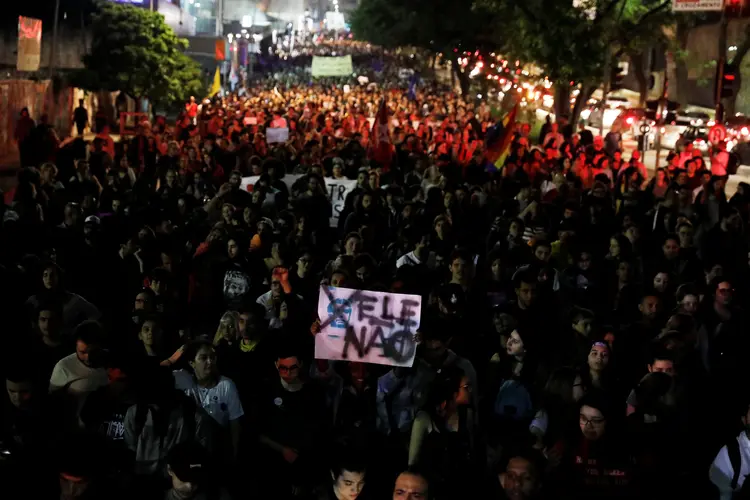 Protesto (foto de arquivo): ato contra Bolsonaro, realizado em SP no dia 30 de outubro (Nacho Doce/Reuters)