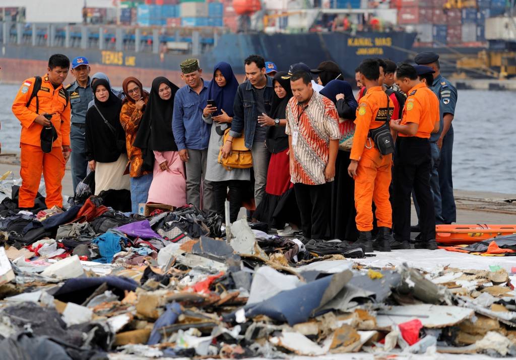 Exército da Indonésia acredita ter encontrado fuselagem de avião