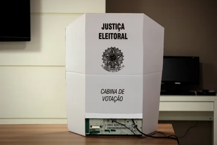 Urna eleitoral: em 2020, brasileiros devem votar para eleger líderes do Executivo e Legislativo municipais (Patricia Monteiro/Bloomberg)