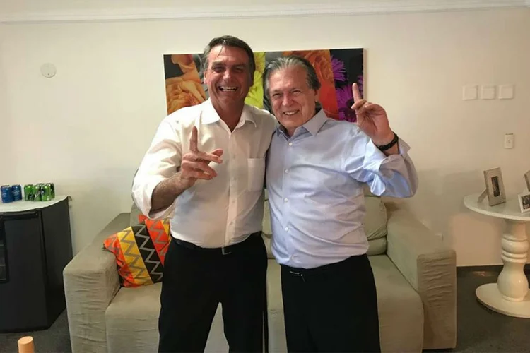 O presidente eleito Jair Bolsonaro (PSL-RJ) e o fundador do PSL, Luciano Bivar (PSL/Divulgação)