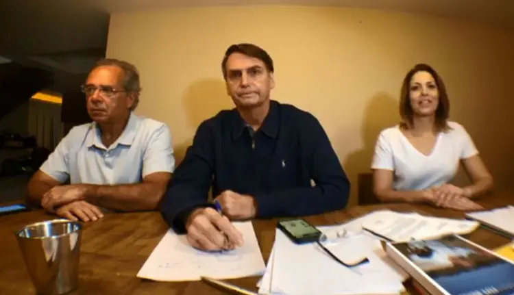 Paulo Guedes e Jair Bolsonaro: para a reforma tributária, candidato quer adotar a política da alíquota única (Facebook/Jair Messias Bolsonaro/Reprodução)