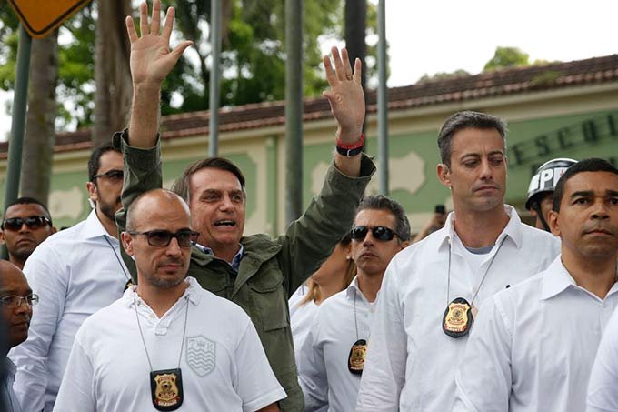 Efeito Bolsonaro pode eleger até 11 governadores no país