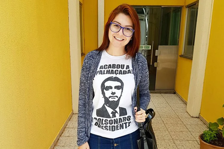 Ana Caroline Capagnolo, antipetista convicta, mora em um apartamento financiado pelo Minha Casa, Minha Vida (Facebook/Ana Caroline Campagnolo/Reprodução)
