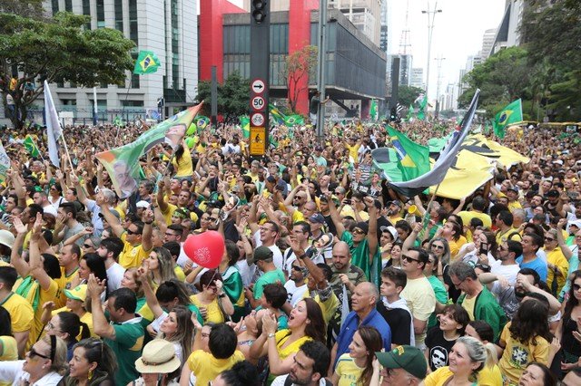 MANIFESTAÇÃO PRÓ-BOLSONARO NA PAULISTA: &#8220;Um presidente muito confiante e convicto é ruim, mas um com horizonte intelectual curto e sem opinião pode ser pior&#8221; / REUTERS/Paulo Whitaker