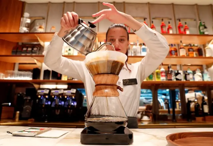 Café proporciona cerca de 8 milhões de empregos na cadeia produtiva e movimenta, mais de 24,3 bilhões de reais por ano (Stefano Rellandini/Reuters Business)