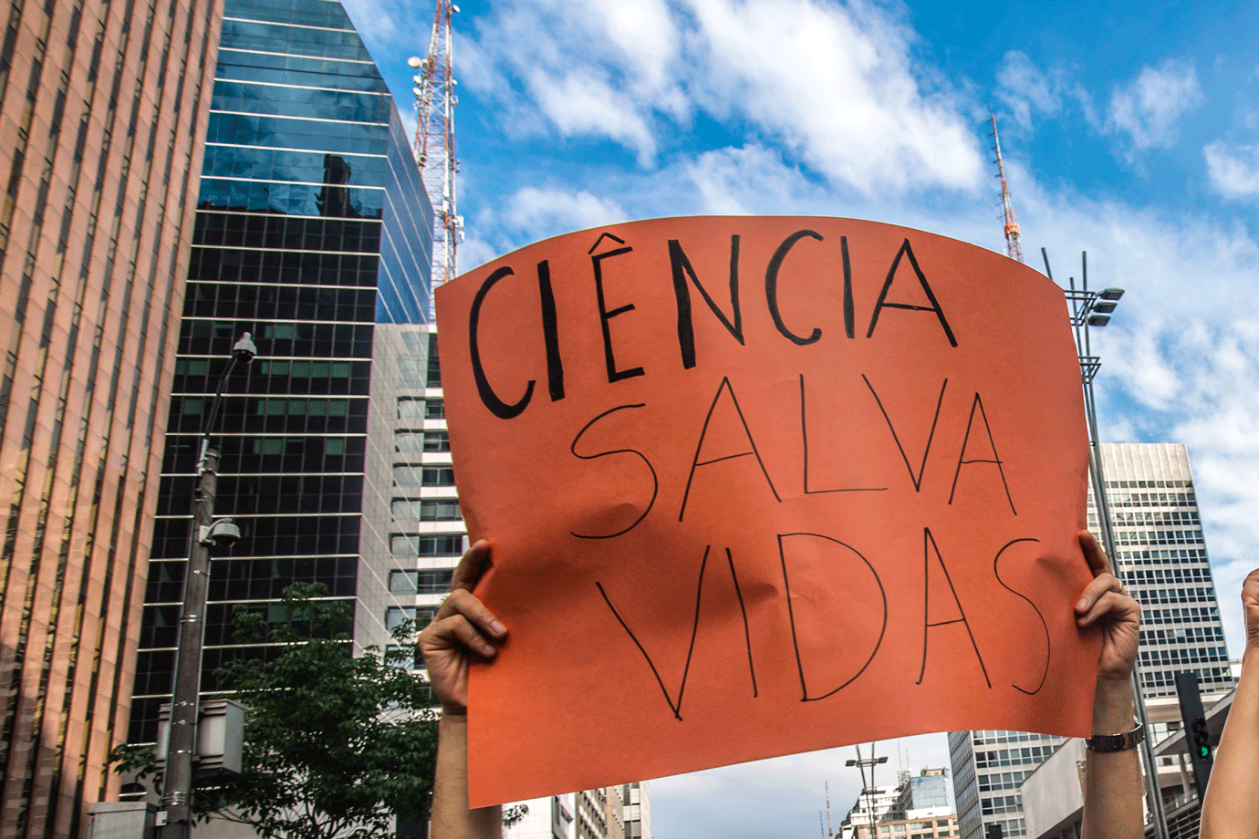 Sem citar candidato, 1,6 mil cientistas assinam manifesto pela democracia