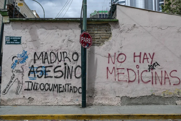 Crise na Venezuela: muro em Caracas com as pichações "Maduro assassino" e "não há remédios" (SOPA Images / Contributor/Getty Images)