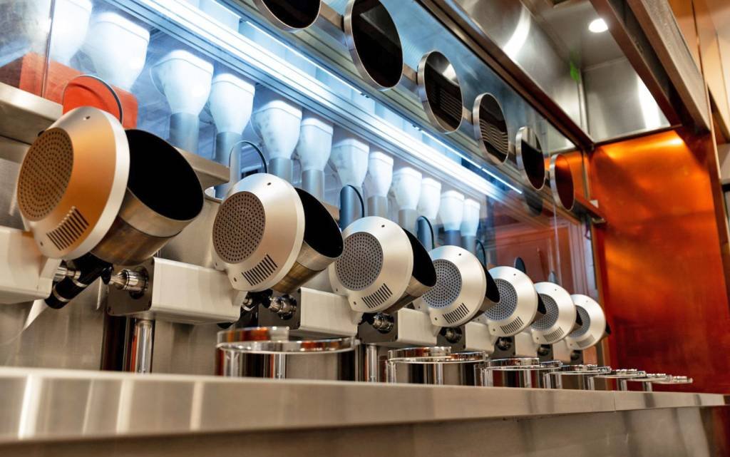 Restaurante de Boston (EUA) tem robôs que substituem o chef de cozinha