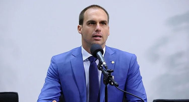 Eduardo Bolsonaro: "Estamos muito otimistas porque o Brasil está mudando de uma gestão extremamente socialista para uma economia muito mais liberal" (Abner Rengel/Wikimedia Commons)