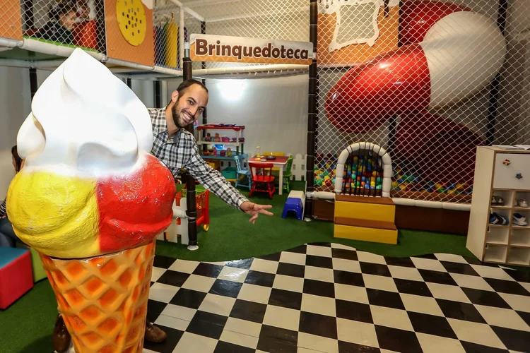 Bruno Sagula Dian, sócio da Gelateria Primo Amore: negócio aumentou seu local para abranger novos espaços (Flávio Florido/Ricardo Yoithi Matsukawa-ME/Jornal de Negócios do Sebrae/SP)