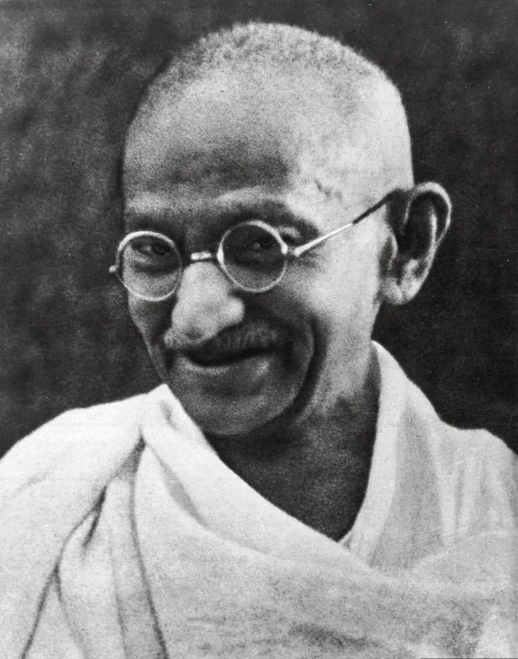 Gandhi: par de óculos foi leiloado na Inglaterra (//Getty Images)