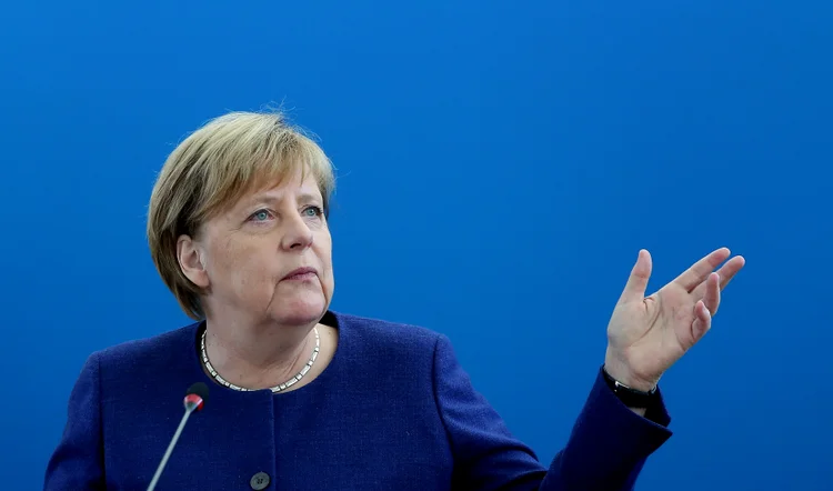 Merkel: "Sabemos que hoje devemos ter a coragem de empreender novos caminhos" (imagem de arquivo) (Ronny Hartmann/Getty Images)