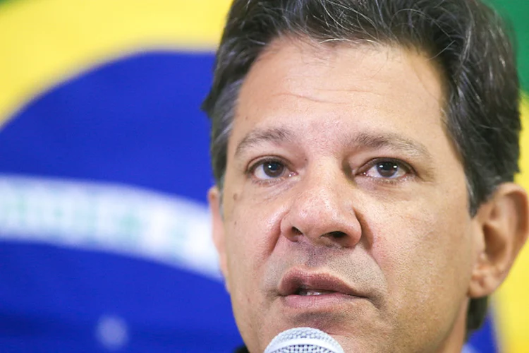 Fernando Haddad: "Se conseguirmos esclarecer o que se passou no Brasil (...), isso pode ajudar o mundo a encontrar o passo de uma democracia estável que não esteja sujeita aos solavancos promovidos por ações orquestradas em rede social" (Dario Oliveira/NurPhoto/Getty Images)