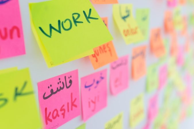 Inglês: uma boa técnica é estabelecer metas semanais para inserir as palavras novas em nosso discurso (Getty Images/Jasmin Merdan)