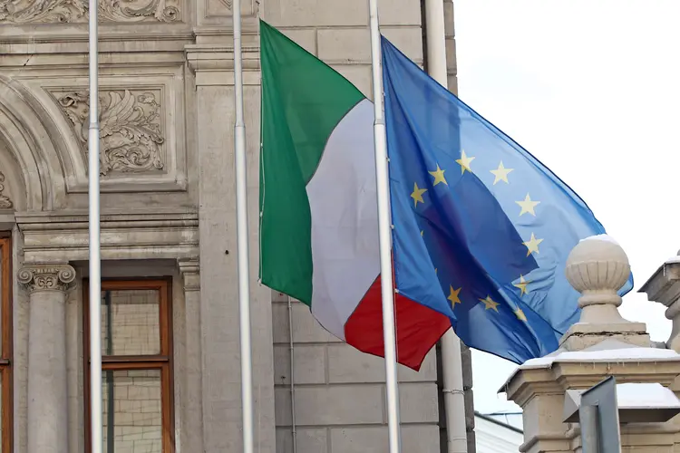 Itália-UE: Luigi Di Maio disse estar comprometidos em respeitar o déficit orçamentário máximo de 2,4% da produção econômica em 2019 (Valery SharifulinTASS/Getty Images)