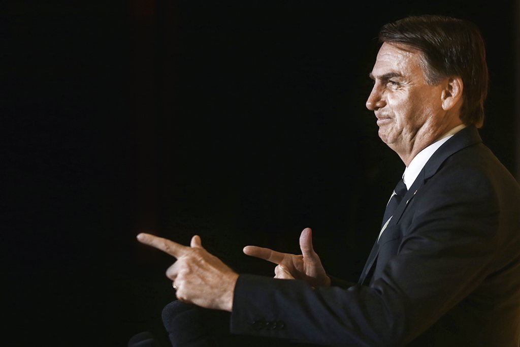 Bolsonaro é o 2º político que mais pede para retirar conteúdo da internet