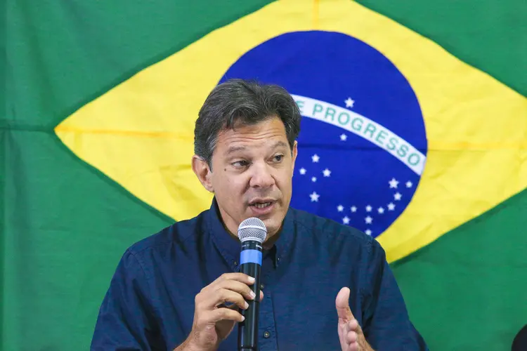 Fernando Haddad: candidato do PT disse que o Brasil está fazendo de conta que não sabe quem é Bolsonaro (Dario Oliveira/Getty Images)