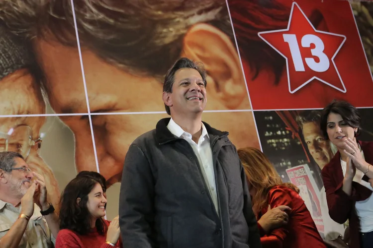 Fernando Haddad: candidato afirma que, após denúncias de envio em massa de mensagens por simpatizantes de Bolsonaro, envio de fake news contra o PT recuou (Fabio Vieira/Getty Images)