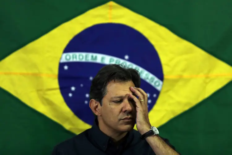 Fernando Haddad: para o articulista Sérgio Praça, petista segue se esquivando de dizer que não dará indulto a Lula caso seja eleito. Só isso já é suficiente para qualquer eleitor ficar com os dois pés atrás (Paulo Whitaker/Reuters)