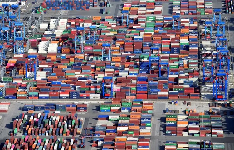 Porto de Hamburgo: Segundo a revista Economist, a única certeza no cenário econômico global é que “uma nova recessão é inevitável" (Fabian Bimmer/File Photo/Reuters)