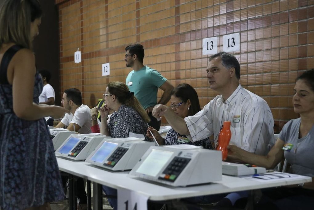 Eleitores em trânsito podem justificar ausência até as 17h