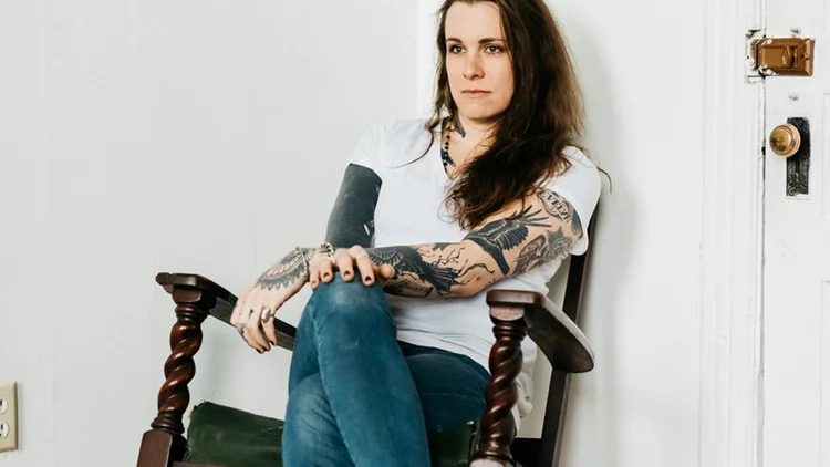 "Eu acho que o papel do artista é sempre tentar falar a sua própria verdade", diz Laura Jane Grace (Ryan Lowry/Divulgação)