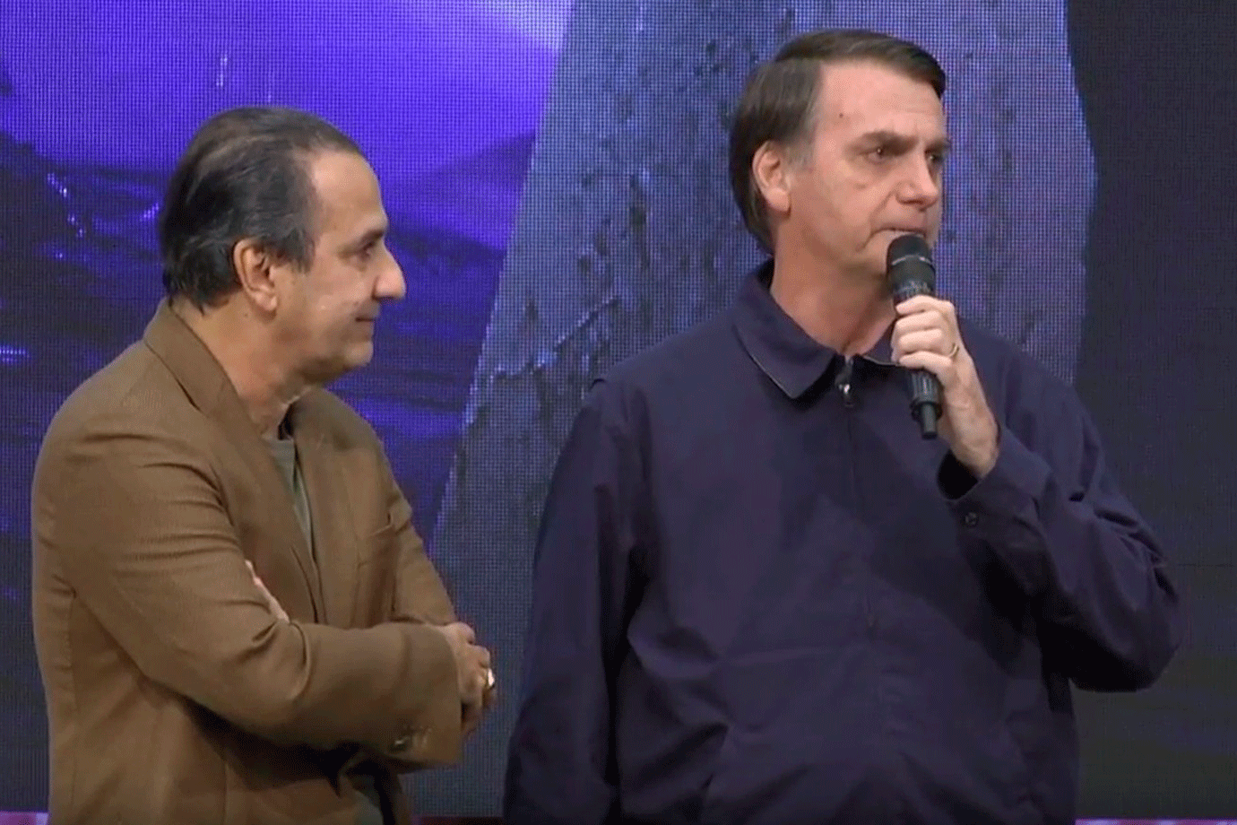 Bolsonaro vai a culto de Malafaia e diz que será capacitado por Deus