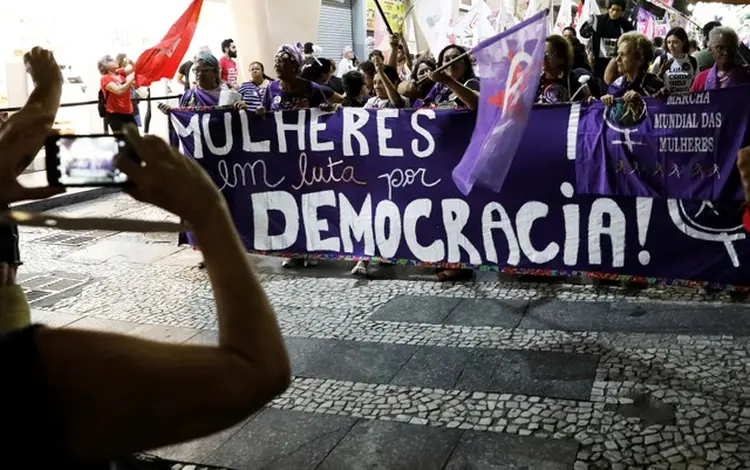 Manifestação contra o Bolsonaro: segundo o diretor do Datafolha, o eleitorado feminino é especialmente relevante porque decidem o voto mais tarde