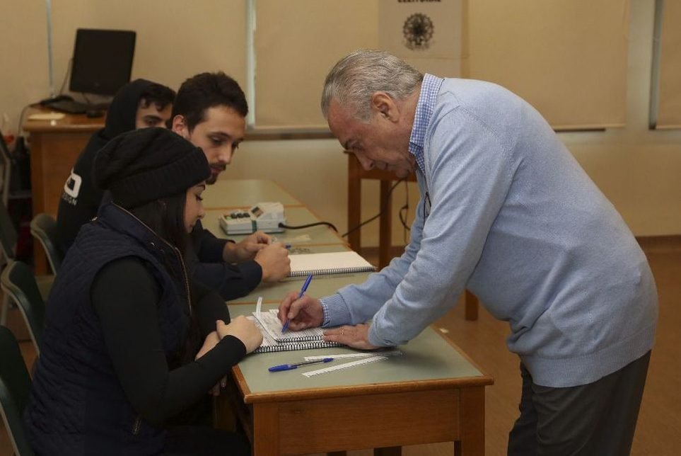 Após votar, Temer diz acreditar em eleições tranquilas em todo o país