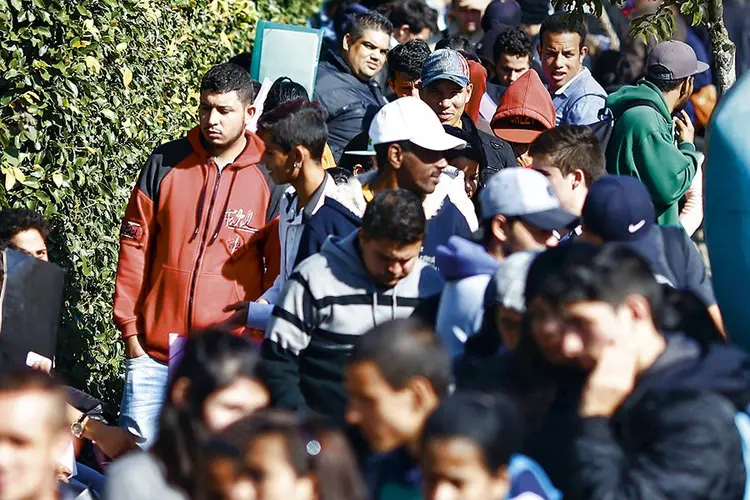 Fila de emprego: maiores quedas foram observadas na indústria de transformação (Rodolfo Buhrer/La Imagem/Fotoarena/Exame)