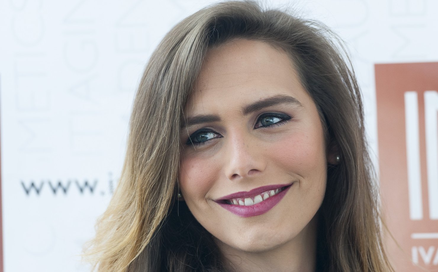 1ª mulher trans a participar do Miss Universo rebate crítica