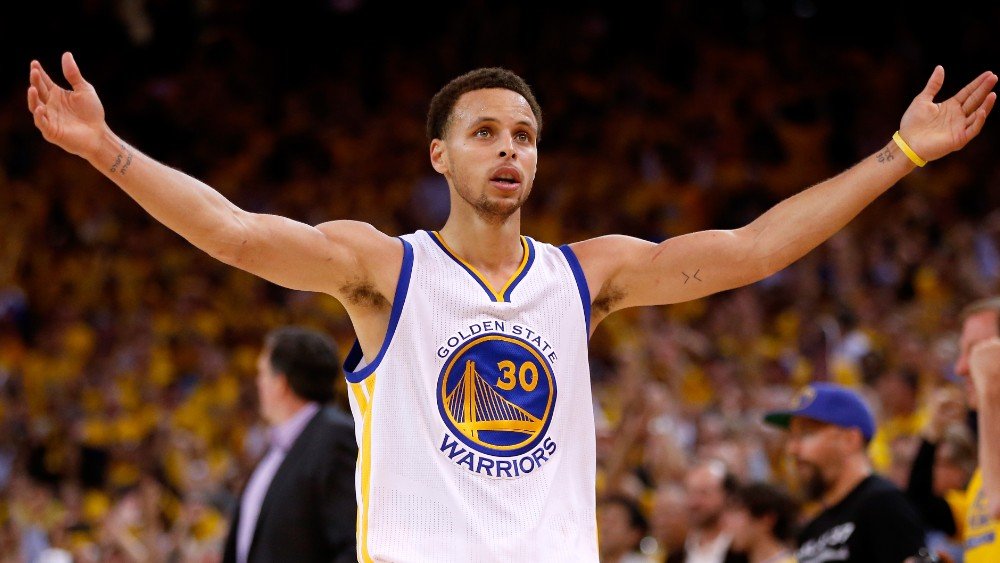 Stephen Curry, dos Warriors, tem três títulos na NBA e o recorde de mais bolas de três na história da liga (NBA/Divulgação)