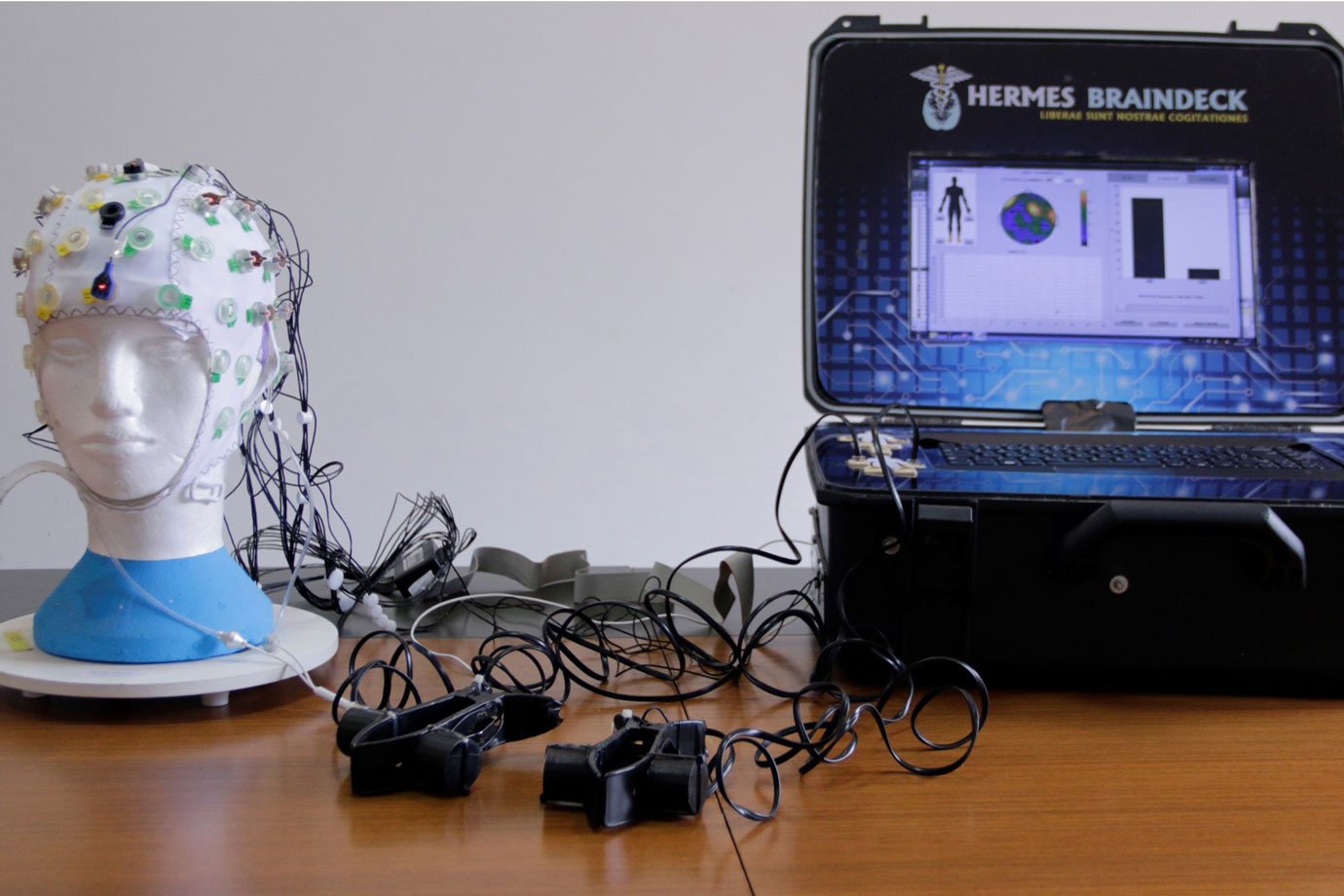 Brasileiro de 20 anos cria sistema de comunicação com pessoas em coma