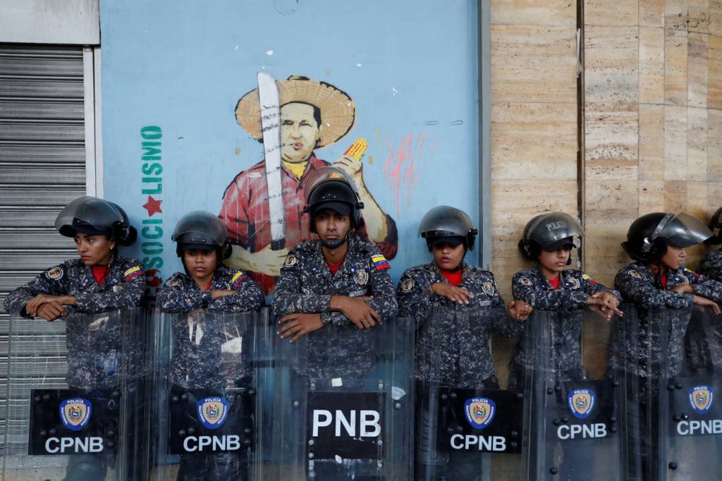Venezuela anuncia criação de polícia migratória para fiscalizar fronteiras